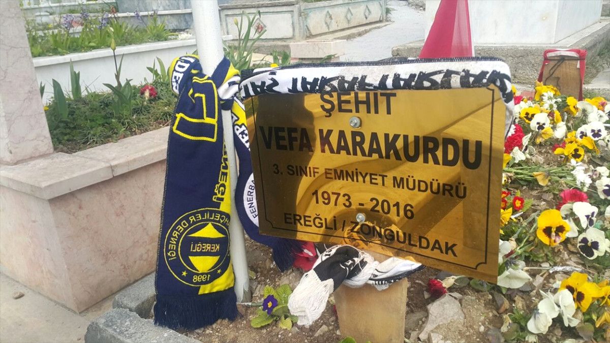 Beşiktaş Şehidi Vefa Karakurdu Mezarı Başında Anıldı