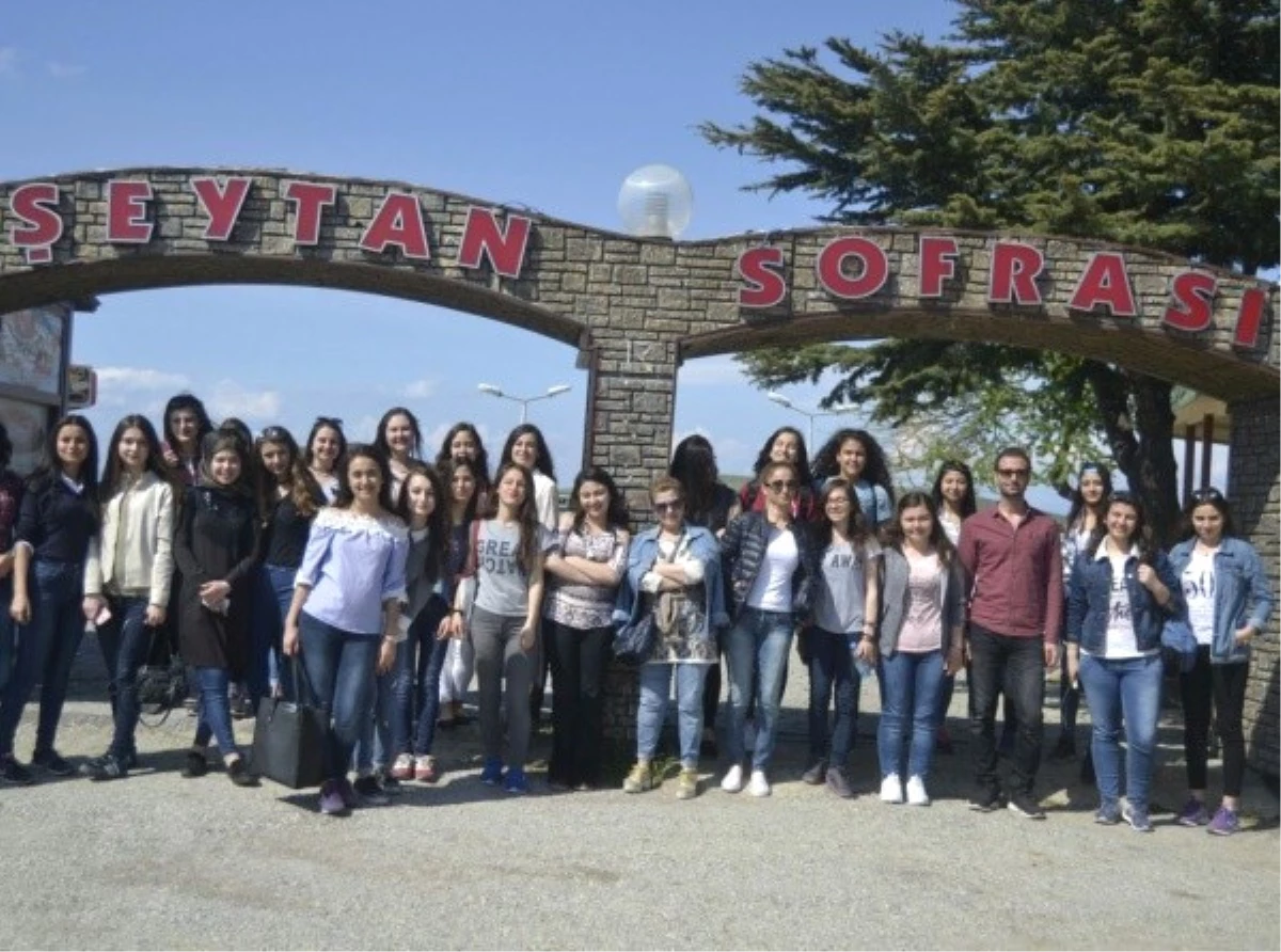 Burhaniyeli Öğrencilerden Komşu İlçeye Tarihi Gezi