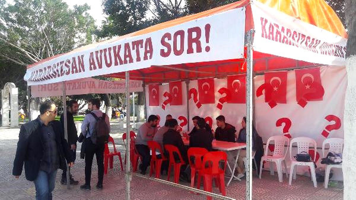 CHP\'nin \'Kararsızsan Avukata Sor\' Çadırı