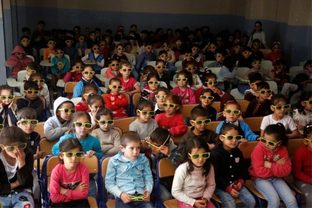 Cizre Belediyesi 34 Bin Öğrenciyi 3 Boyutlu Film ile Buluşturdu