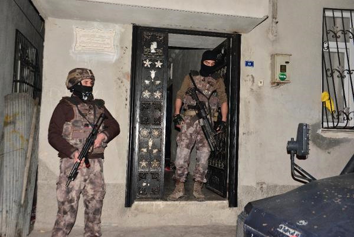 Dha İstanbul- "Buji Ferhat"In Yakalandığı Operasyon Kamerada : 4 Gözaltı