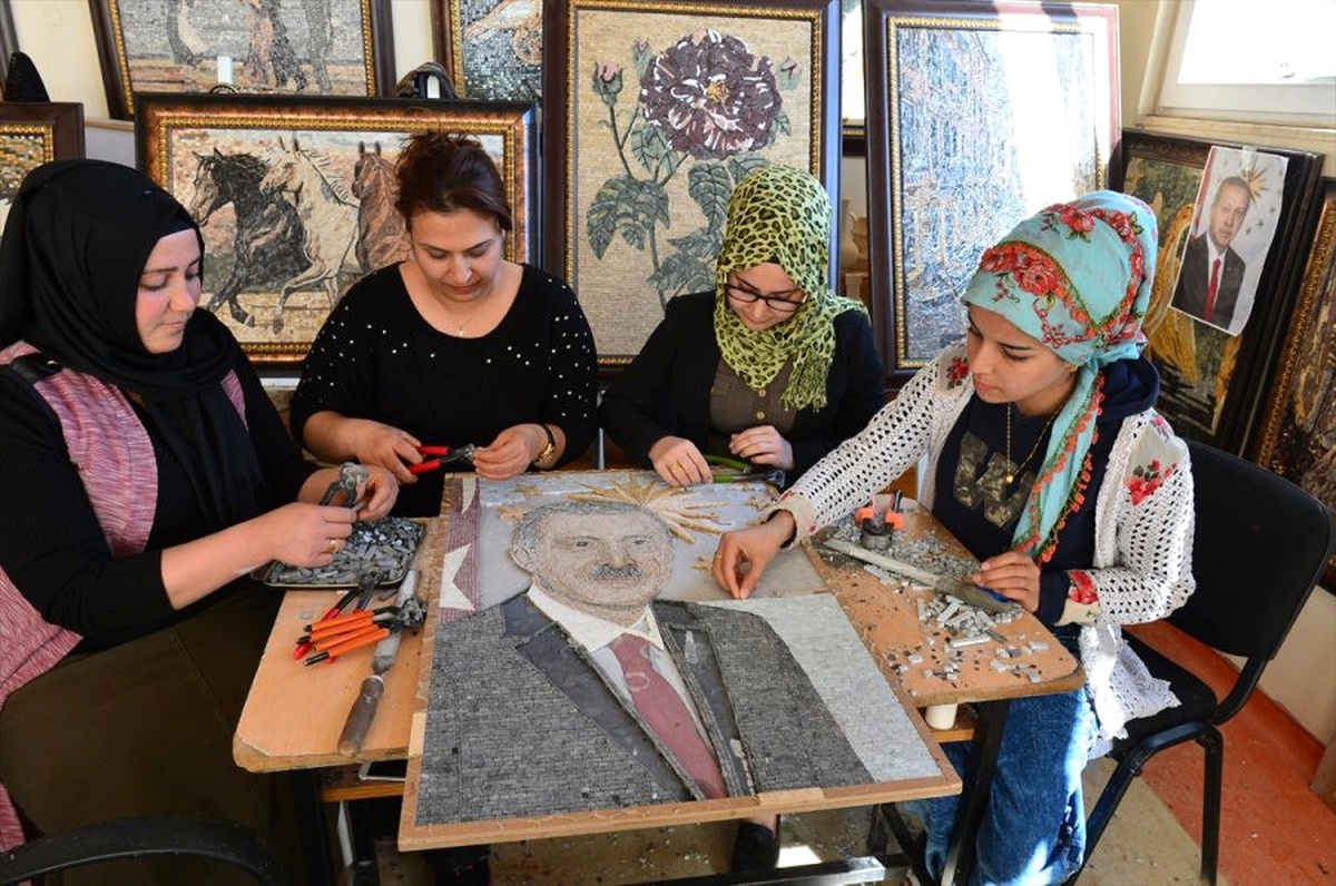 Erdoğan\'ın Mozaik Portresine Son Taş Emine Erdoğan\'dan
