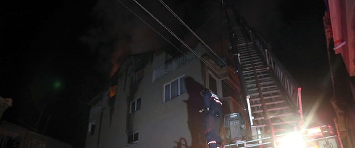 Eşi Gelmedi Diye Evini Yaktı