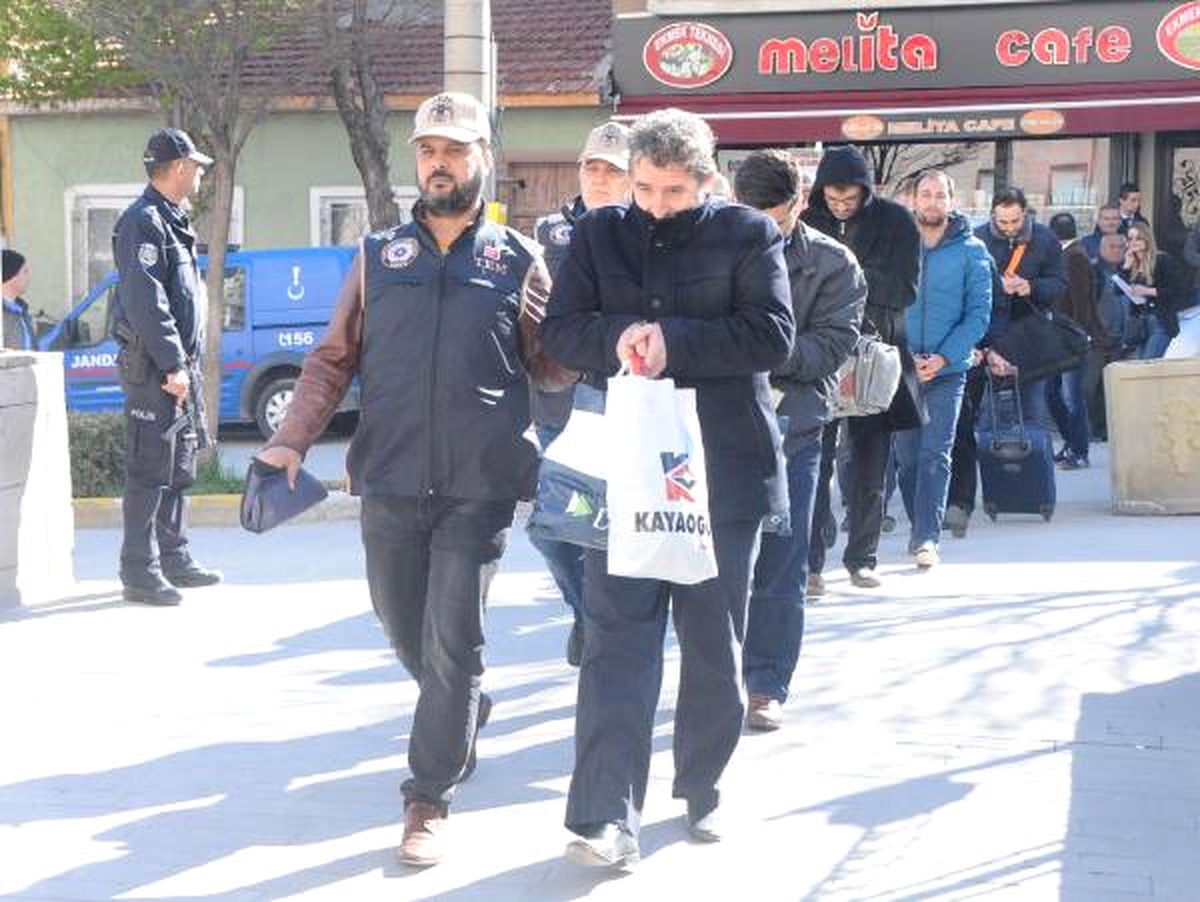 Eskişehir\'de Hava Kuvvetleri Personeli Fetö Şüphelisi 24 Kişi Adliyede