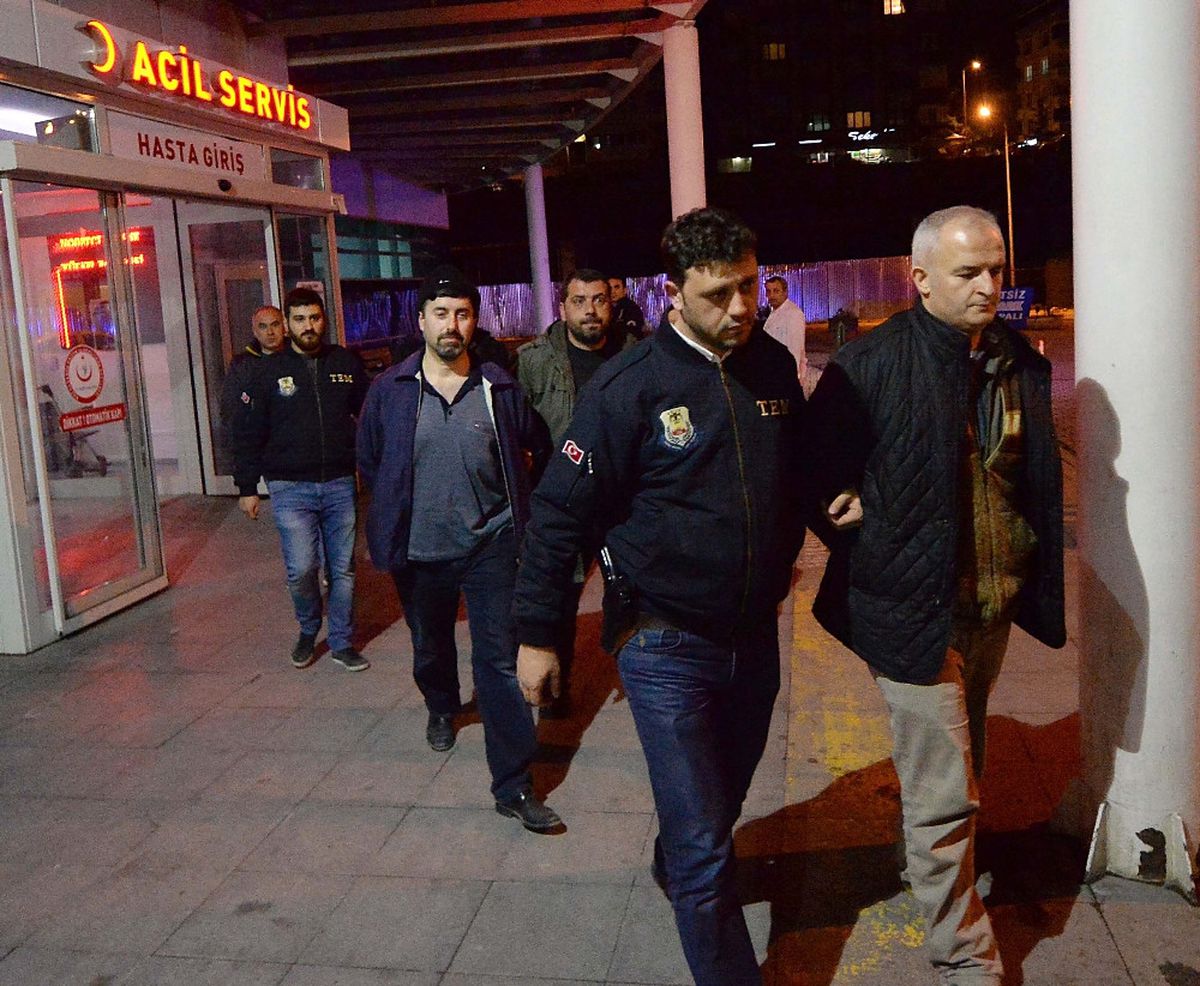 Fetö\'den Aranan 3 \'Abi\' Saklandıkları Evde Yakalandı