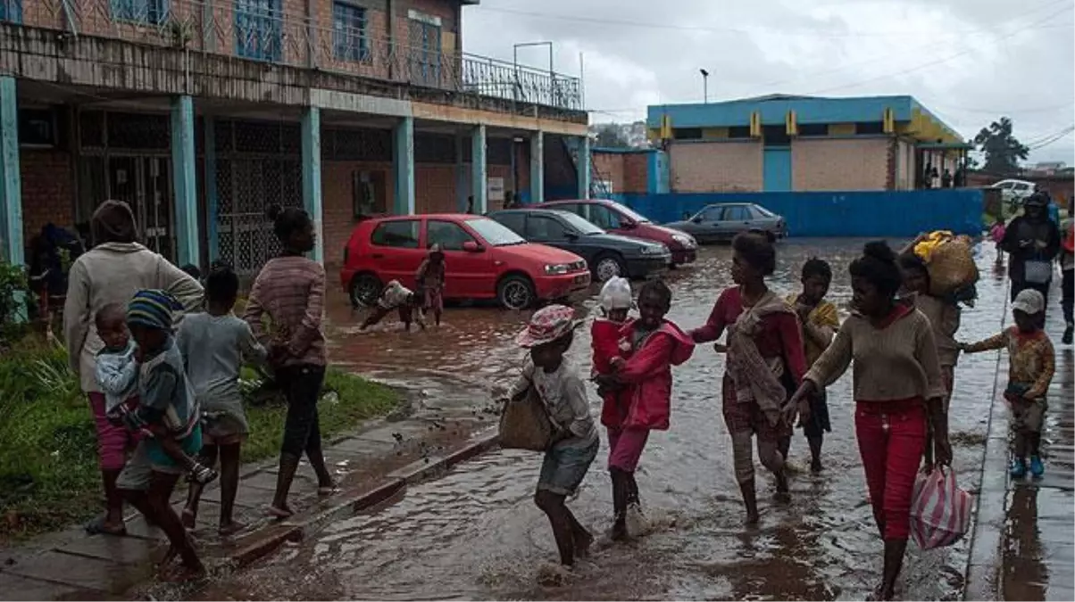 Fiji\'de Kasırga Yüzünden 30 Binden Fazla Kişi Depresyonda