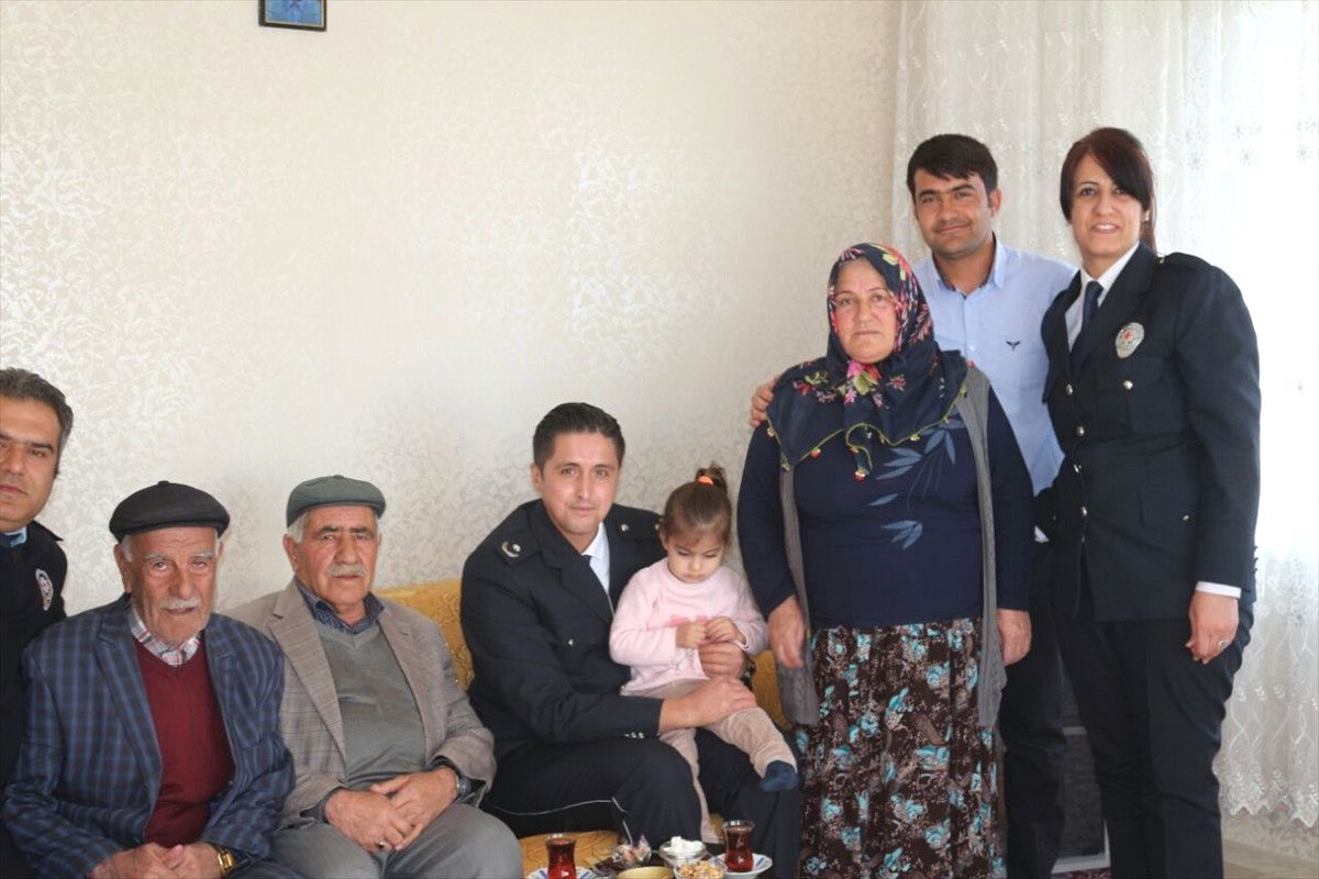 Gürpınar Emniyeti Şehit Ailesini Ziyaret Etti