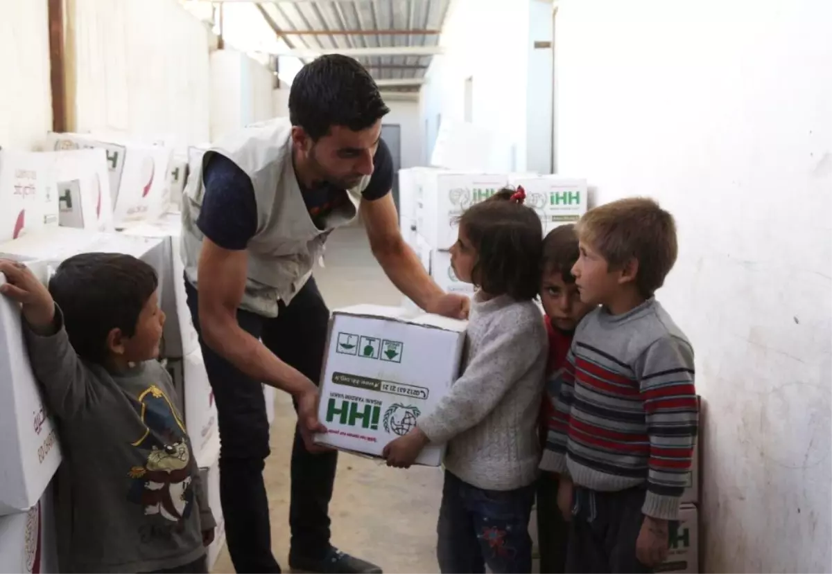 Hama\'dan Bin 300 Sivil Bab-al Hava Sınır Kapısı\'na Geldi