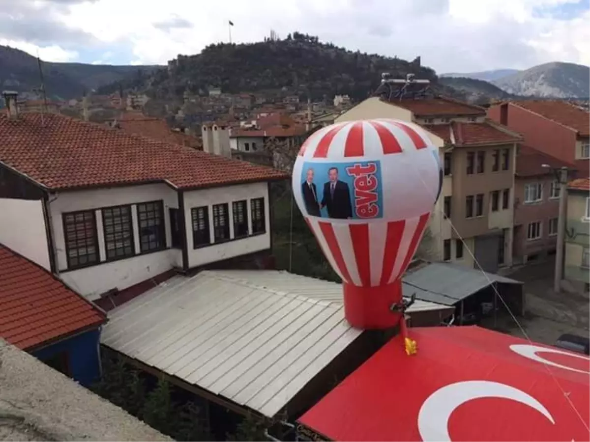 İş Yerinin Çatısına \'Evet\' Pankartından Sonra Şimdi de \'Evet\' Balonu