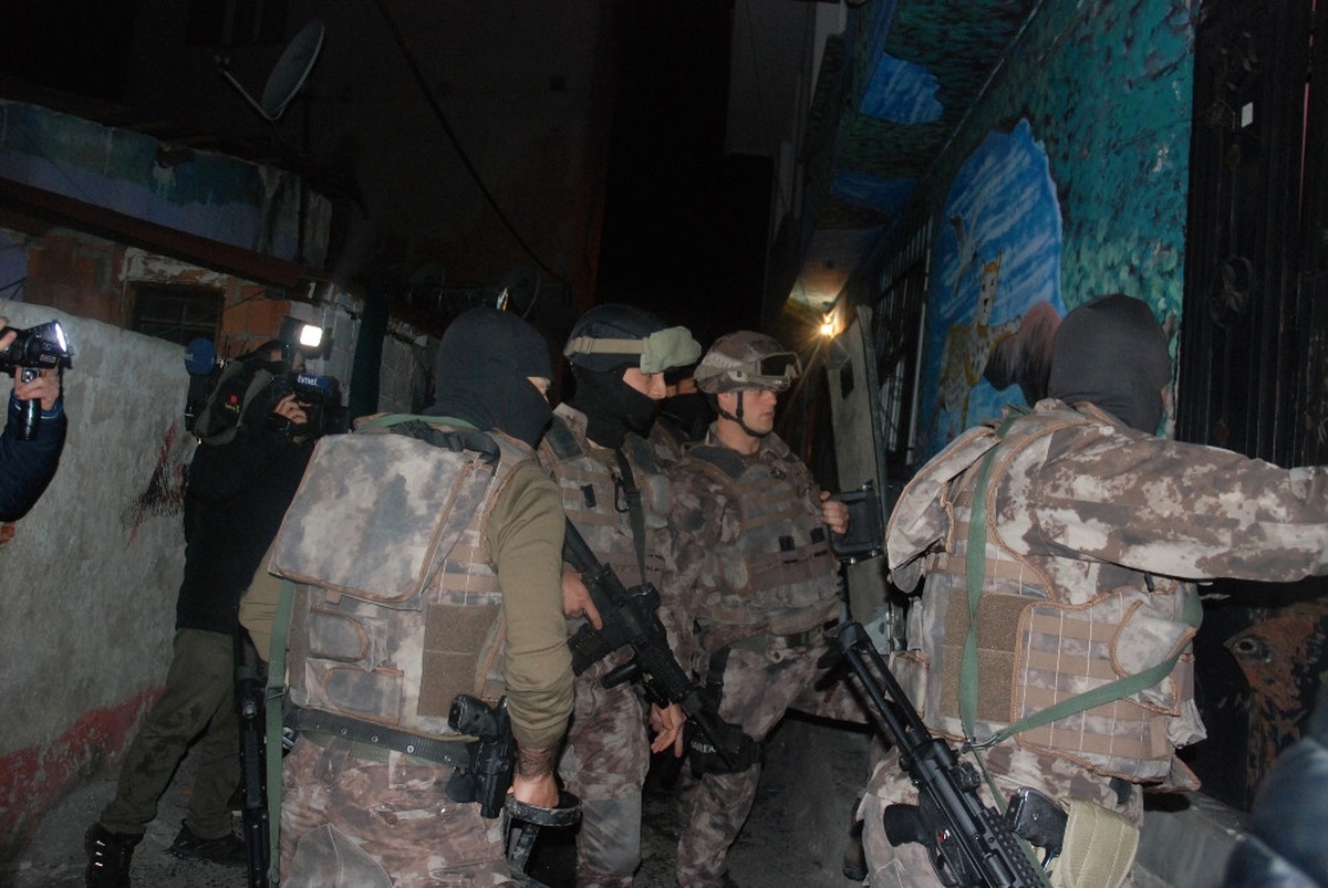 Istanbul\'da Zehir Tacirlerine Şafak Operasyonu