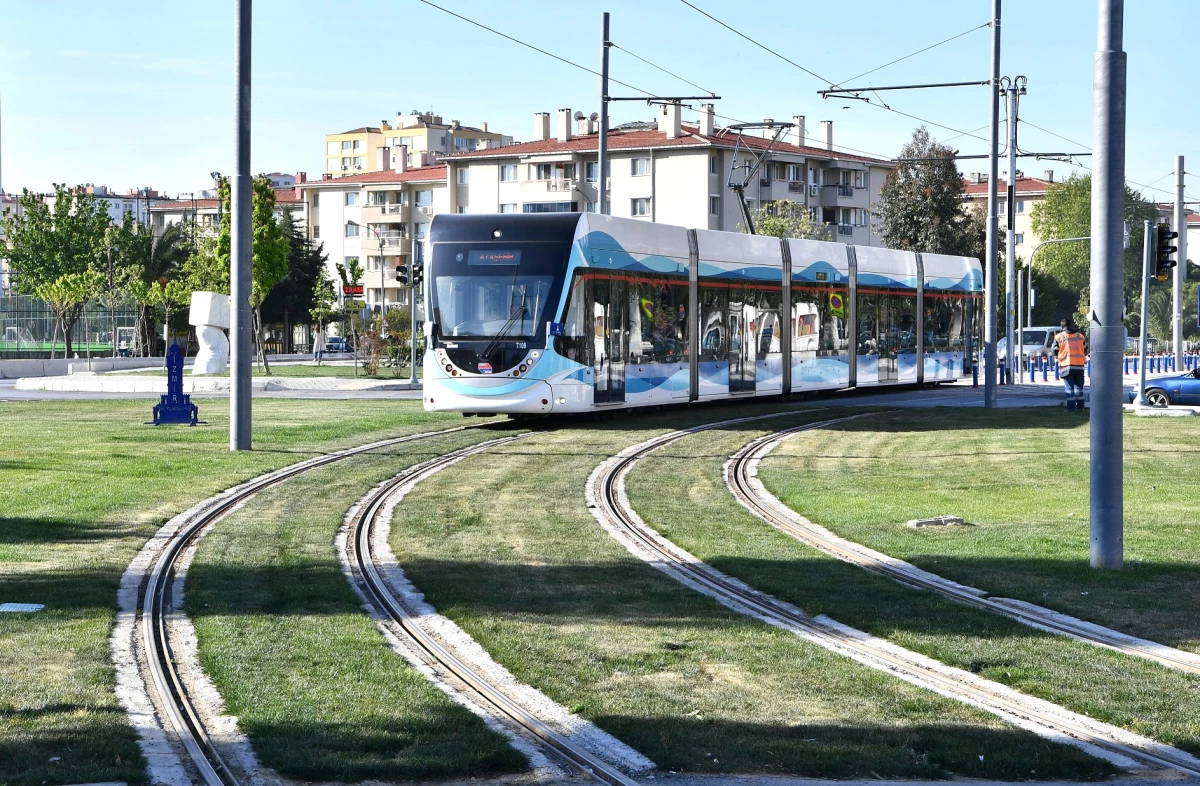 Karşıyaka\'da "tramvaylı" günler başladı