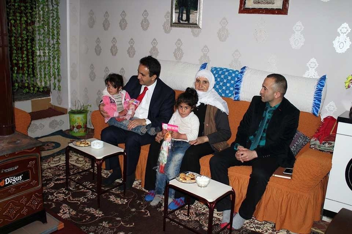 Kaymakam Dundar\'dan Şehit ve Gazi Ailelerine Ziyaret