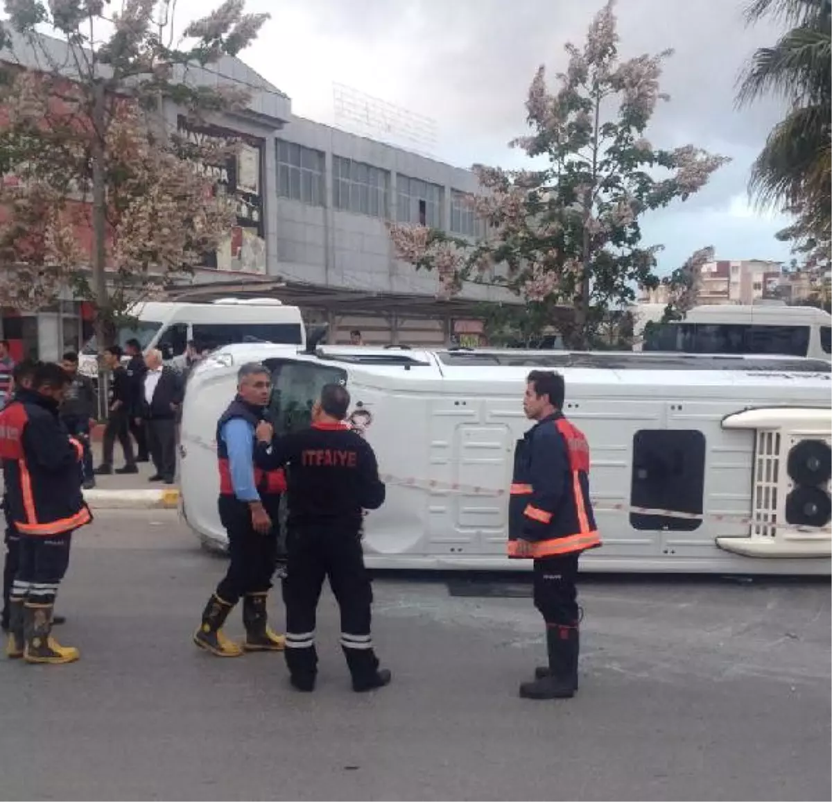 Kayseri\'de Öğrenci Servisi ile Tır Çarpıştı