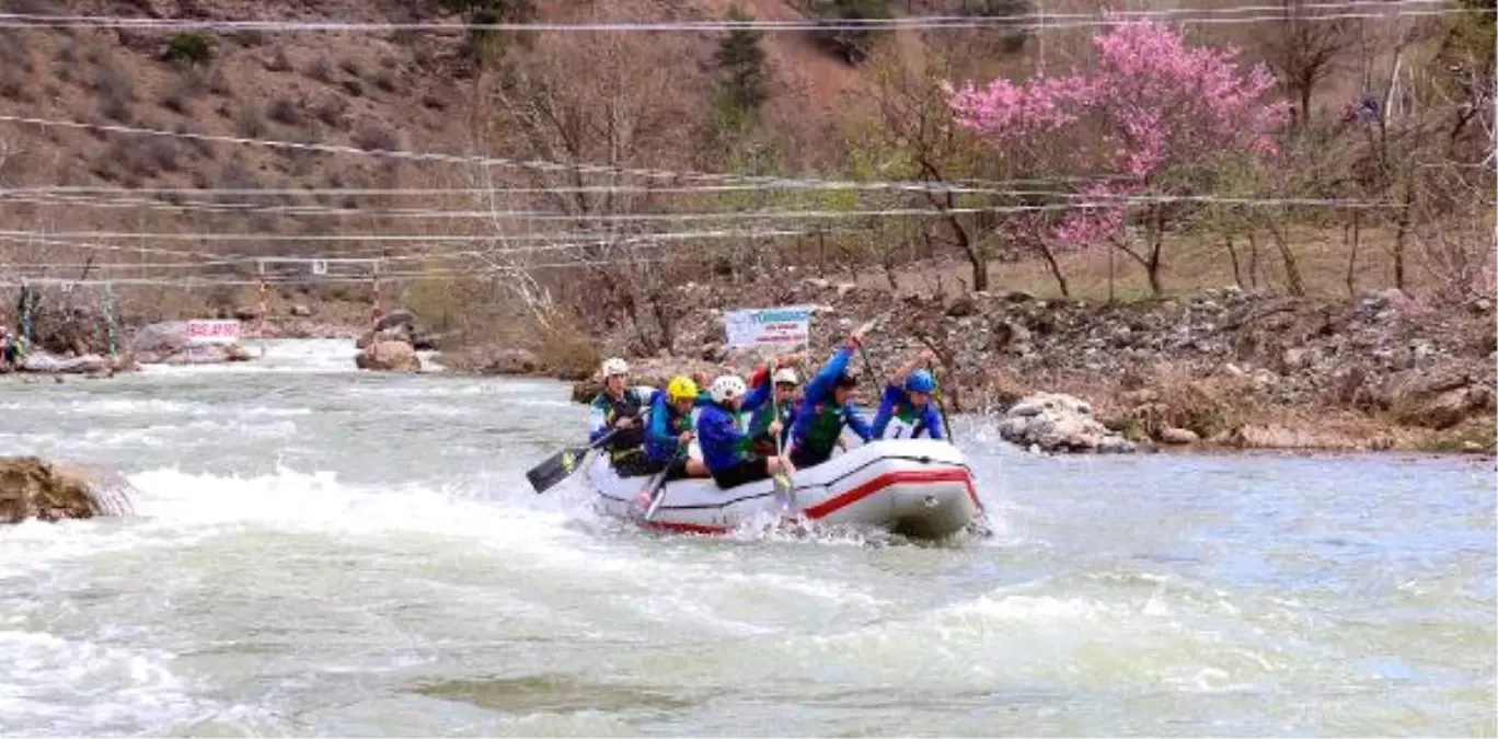 Kayseri Yahyalı\'da Rafting Rüzgarı