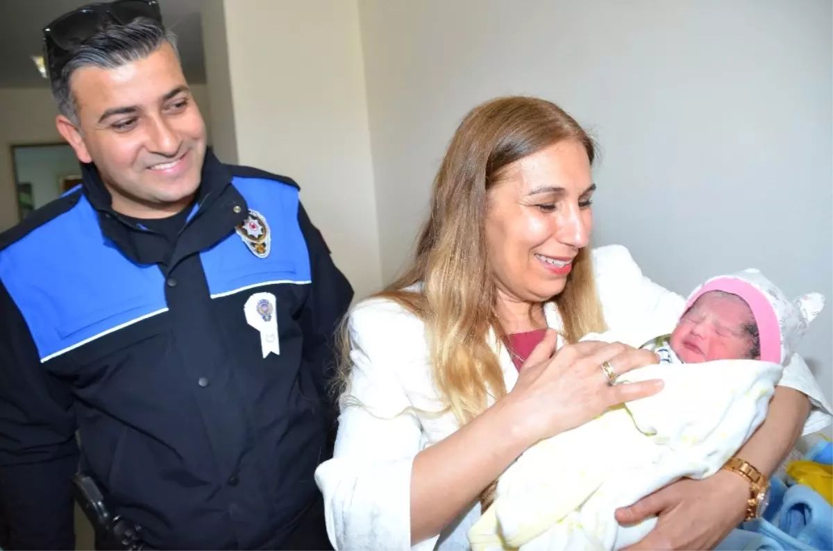 Kezban Alper\'den Yeni Doğan Bebeklere Hediye