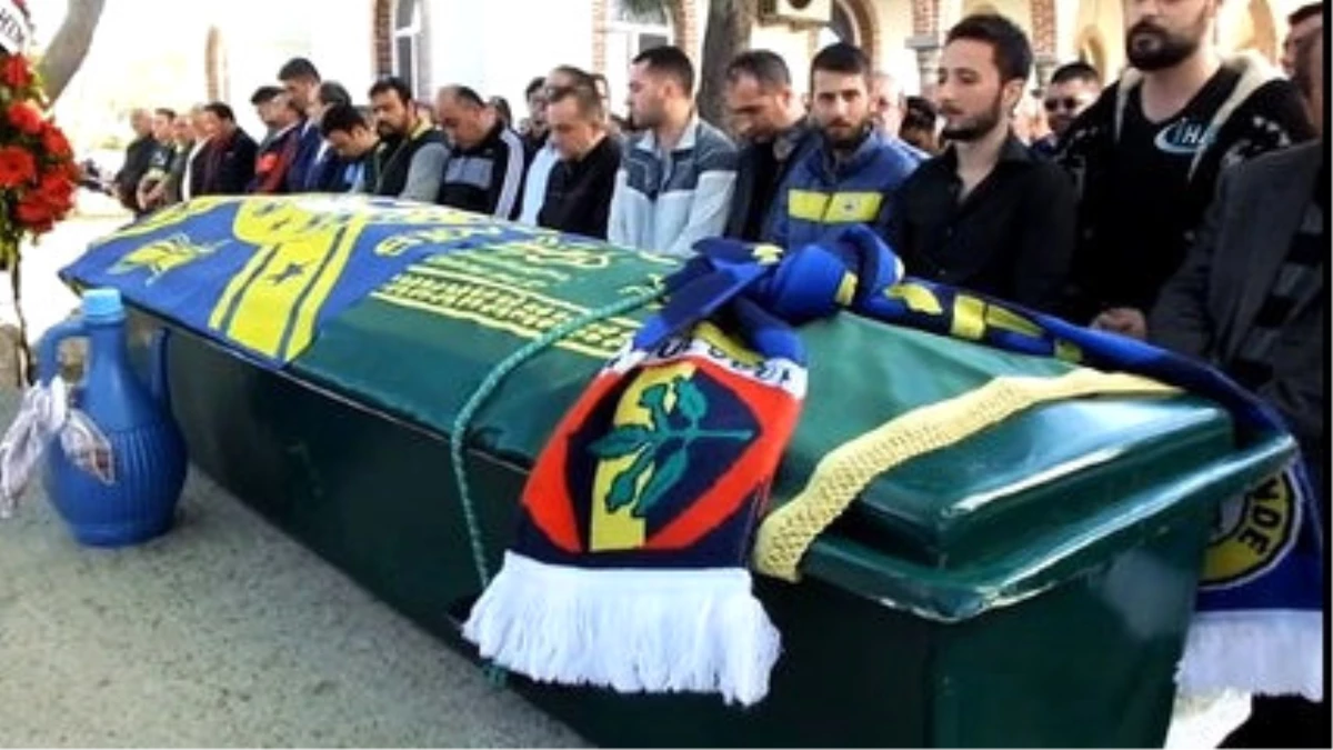 Maçtan Dönüşü Kazada Ölen Fenerbahçe Taraftarı Defnedildi