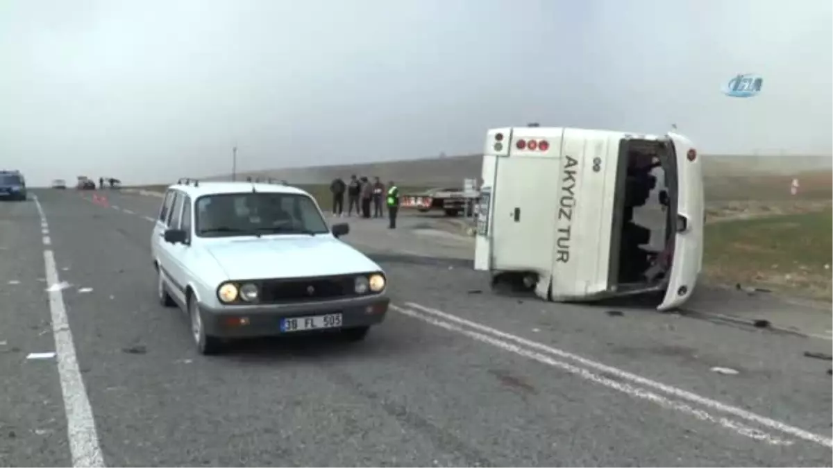 Öğrenci Servisi ve Tırın Çarpıştığı Kazada Öğrenciler Tedavi Altına Alındı