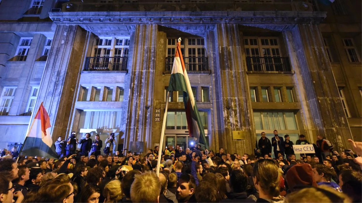 Onbinler Sokakta, Macaristan Neden Soros Üniversitesini Kapatmaya Çalışıyor?