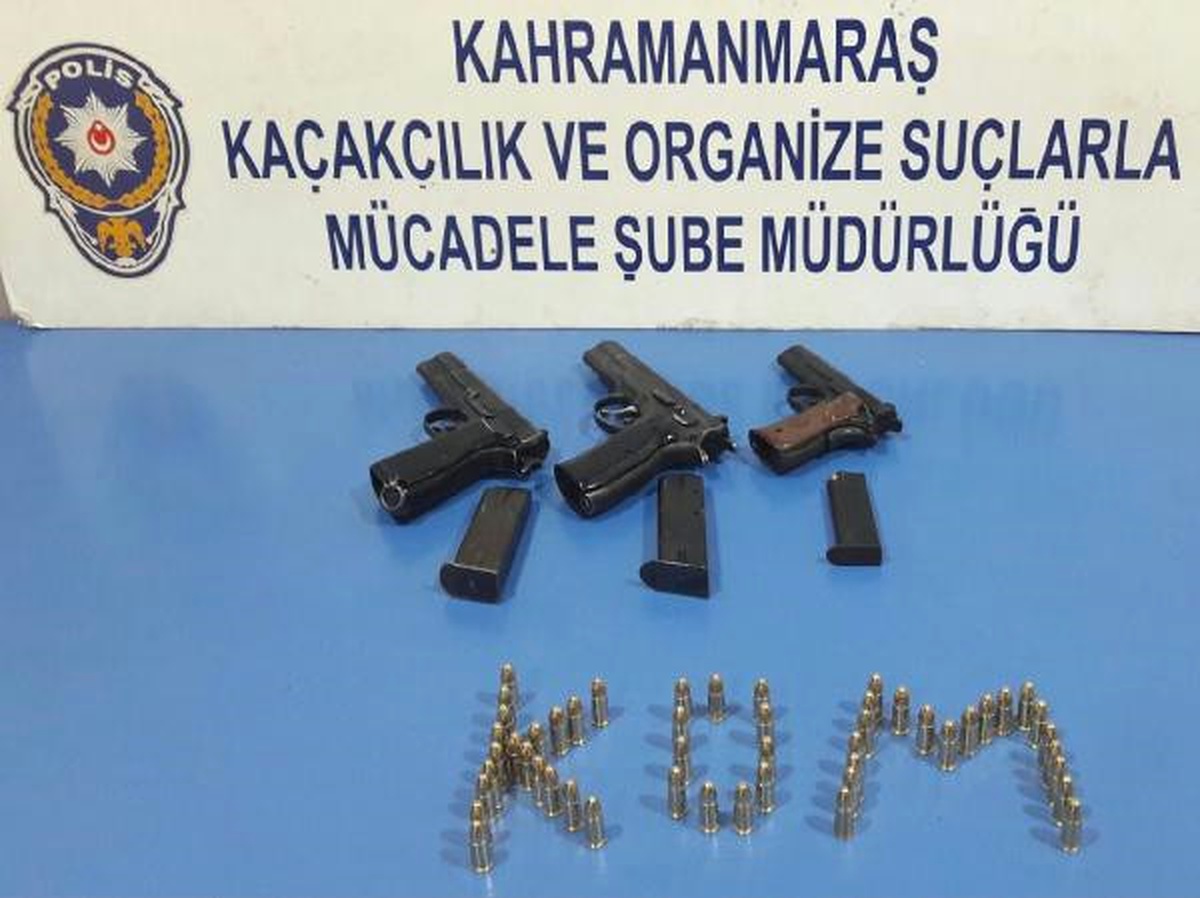 Otomobilin Vites Kutusunda 3 Tabanca Çıktı