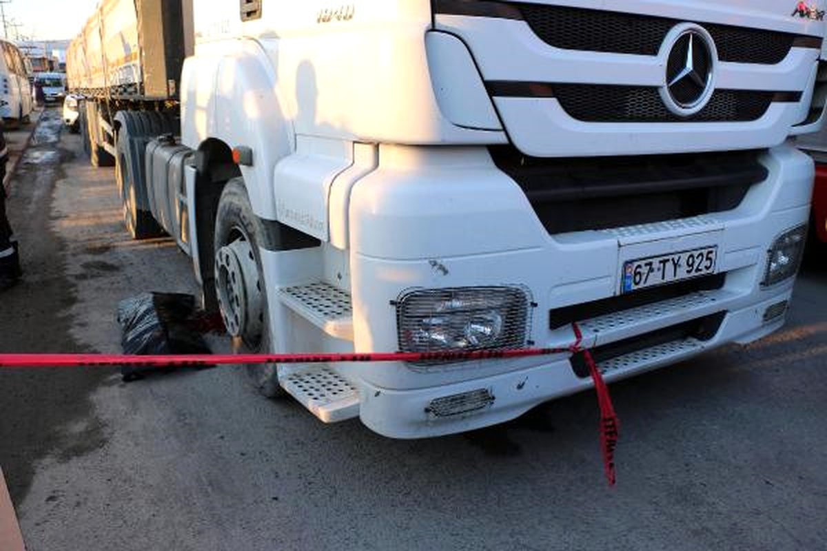 Oyun Parkına Giderken Tır\'ın Altında Kalarak Can Verdi