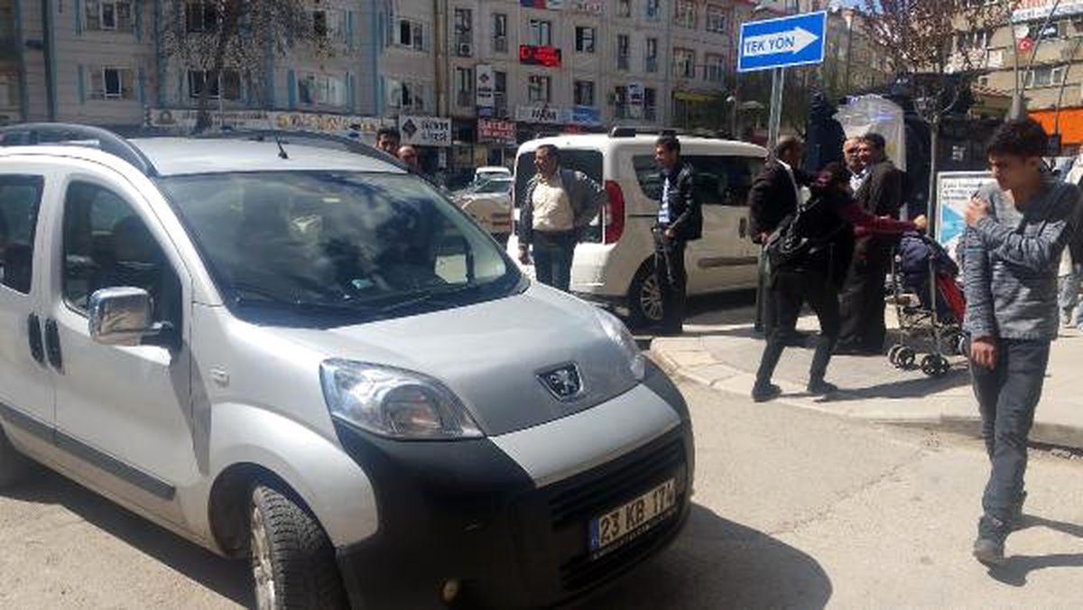 Polisten Kaçarken Silahını Düşürdü