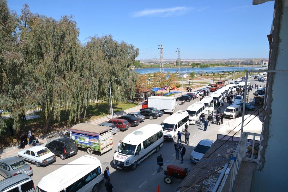 Şanlıurfa\'da Düğün Gibi Miting Konvoyu