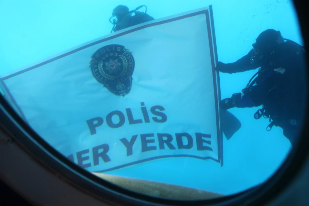 Türkiye\'nin Ilk Sivil Denizaltısı Ilk Seferine Çıktı
