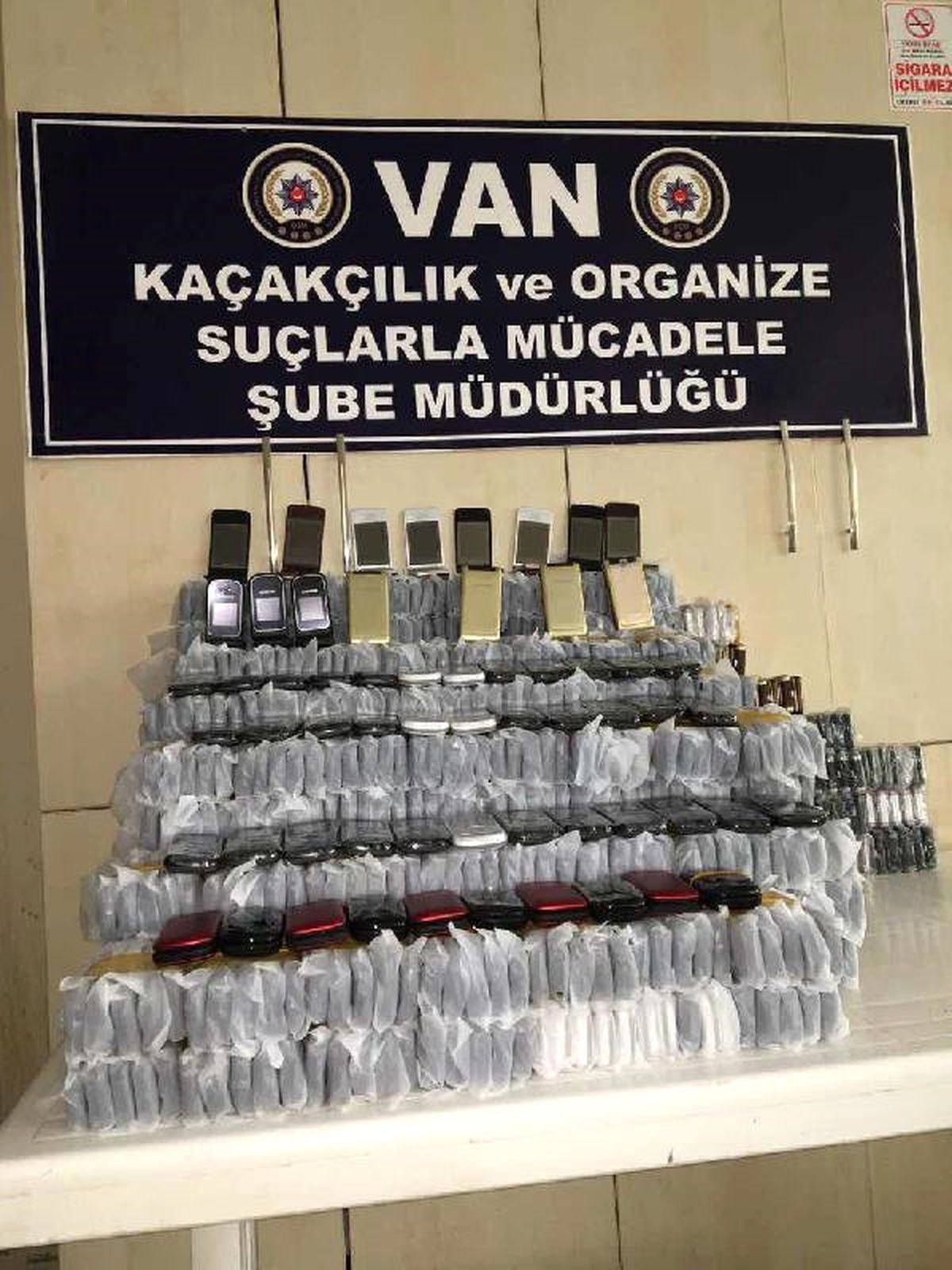 Van\'da 1550 Kaçak Cep Telefonu Ele Geçirildi