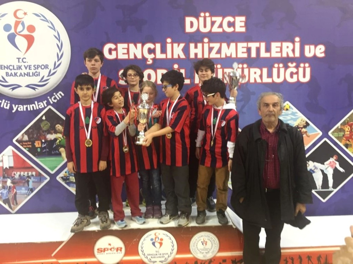 Yıldızlar ve Küçüklerde Düzcespor Damgası