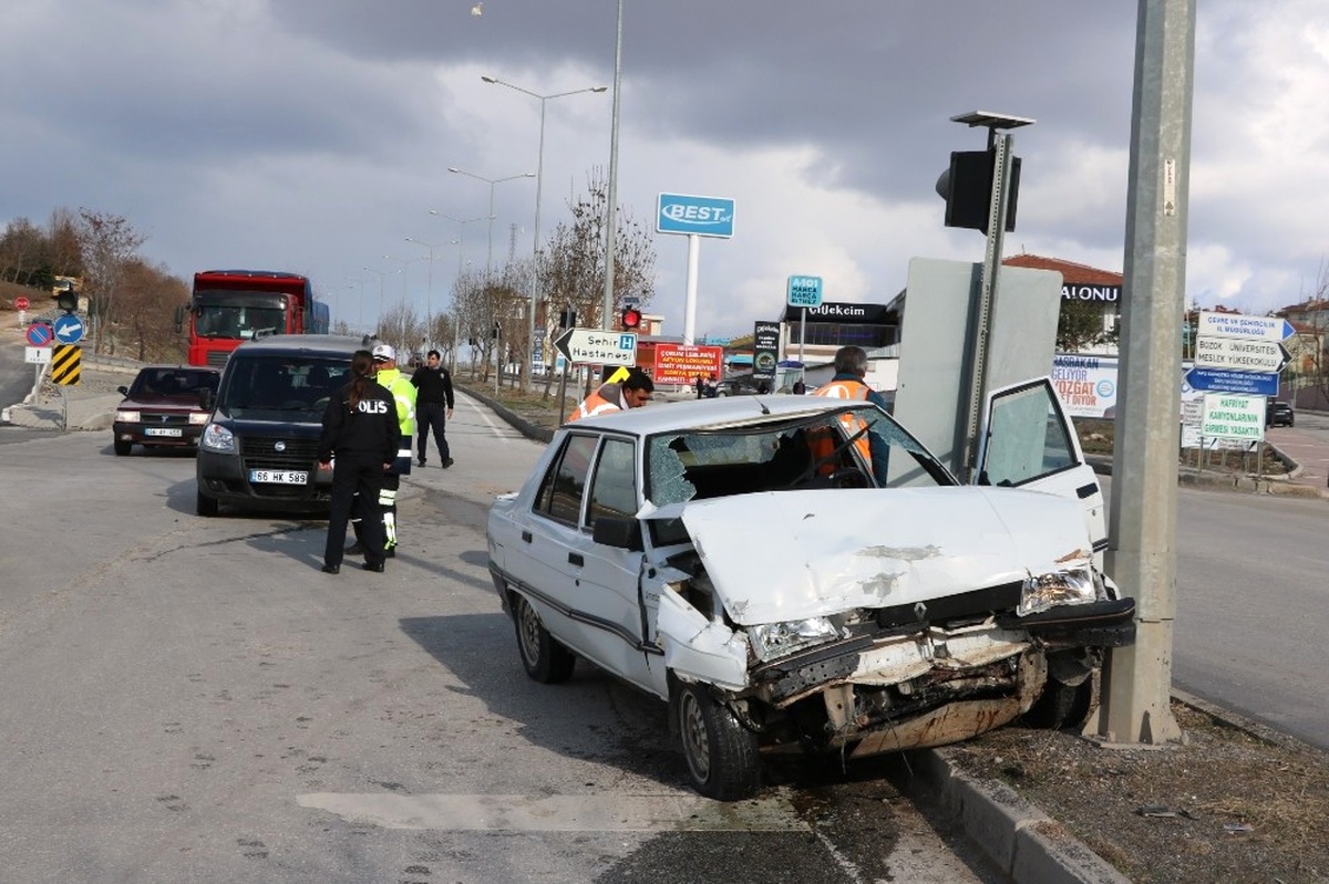 Yozgat\'ta İki Ayrı Trafik Kazası: 1 Yaralı