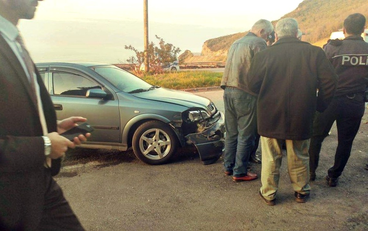 Zonguldak\'ta İki Otomobil Çarpıştı: 1 Yaralı