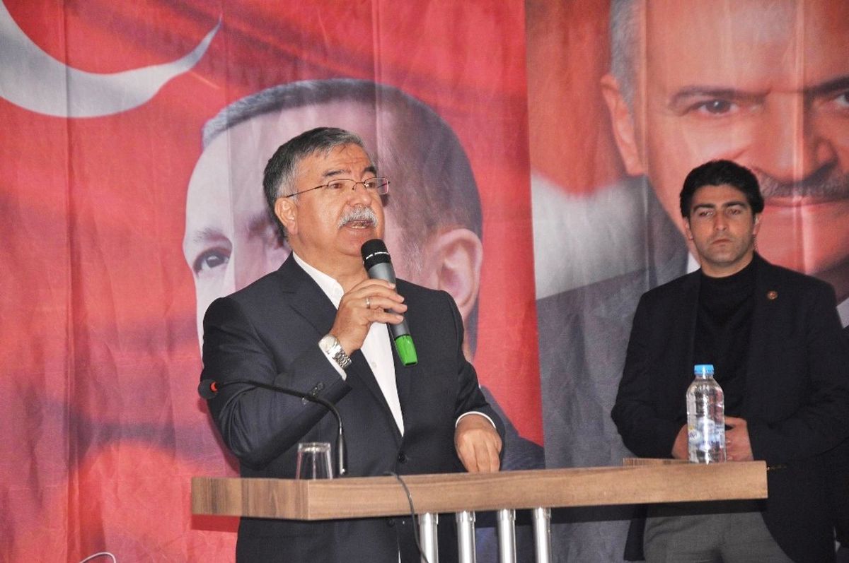 Bakan Yılmaz Referandum Mesaisini Sürdürüyor