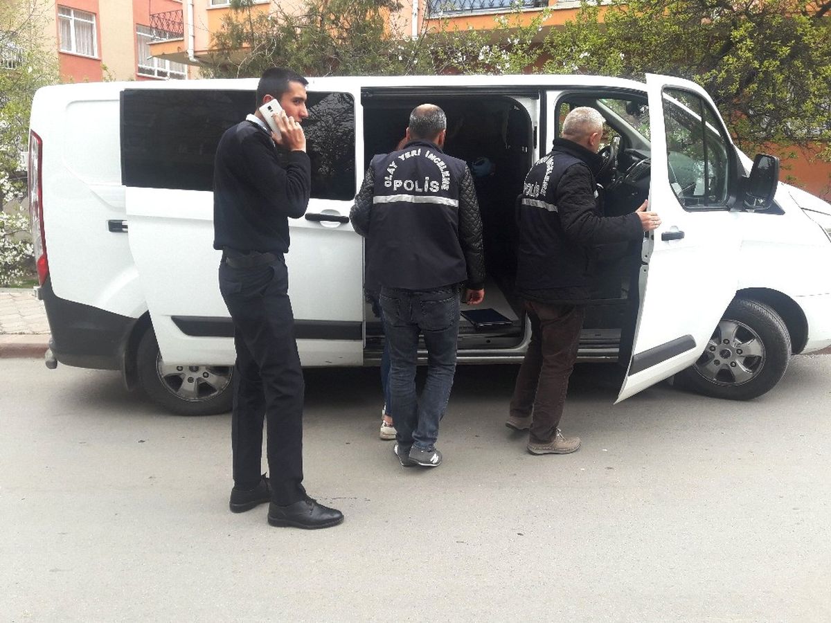 Başkent\'te Arkadaşını Bacağından Vuran Şahıs Kaçtı