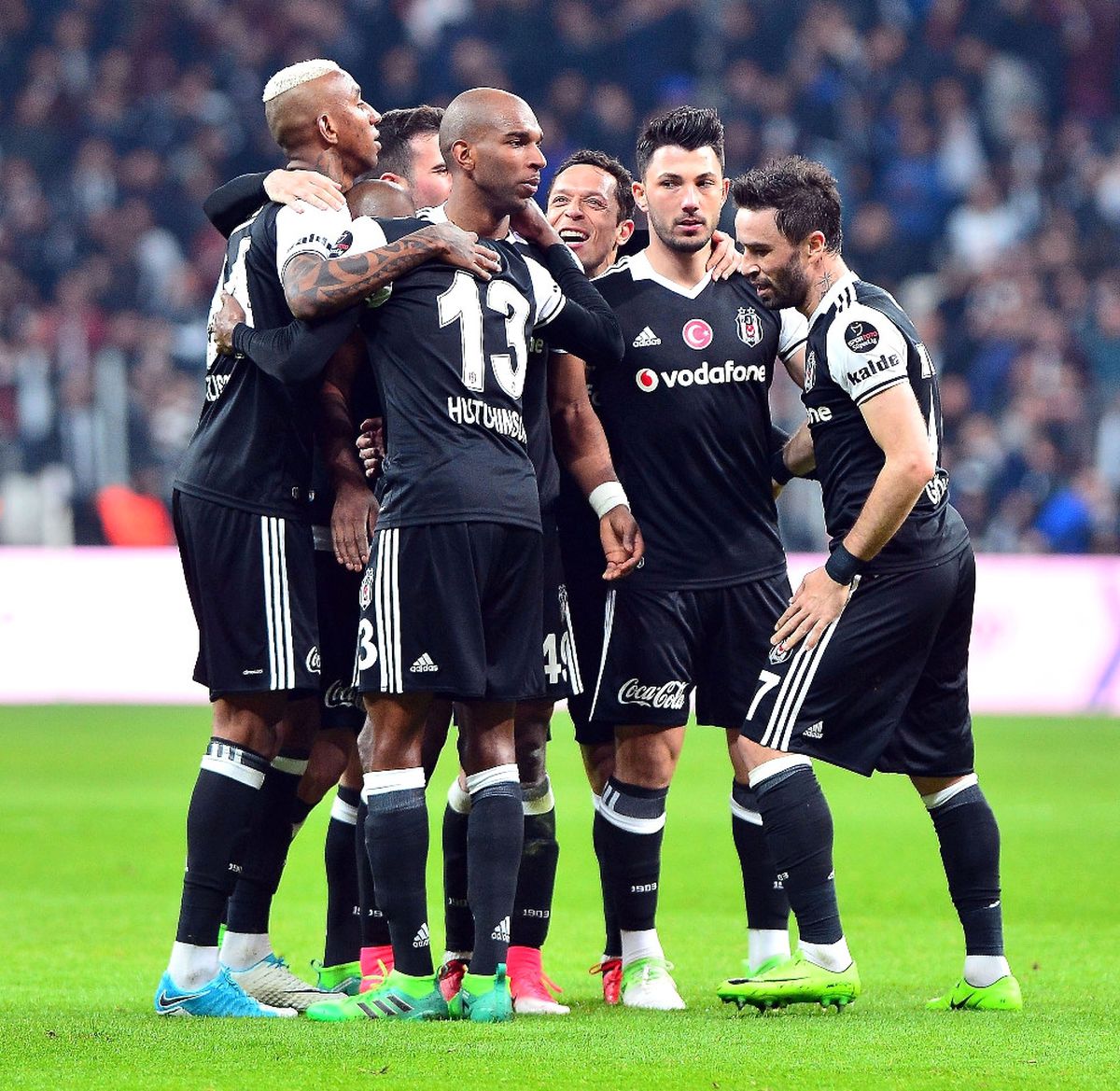 Beşiktaş Lyon\'da Vodafone Arena\'yı Hissedecek