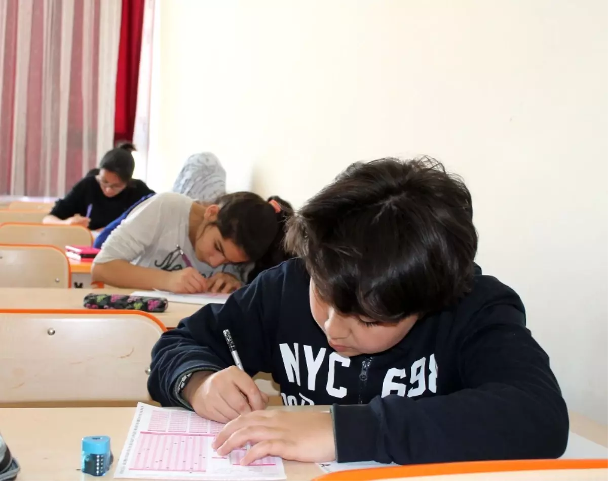 Büyükşehir\'in Tertiplediği Teog Deneme Sınavına Yaklaşık 10 Bin Öğrenci Katıldı