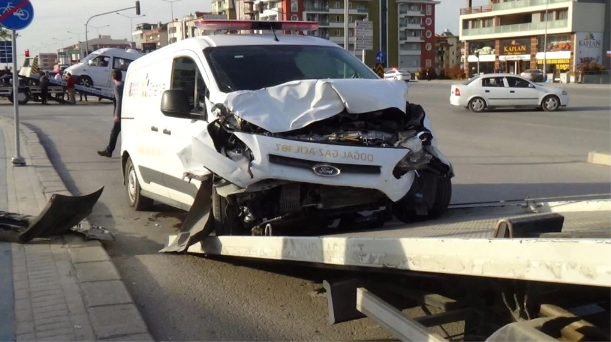 Denizli\'de Trafik Kazası: 14 Yaralı