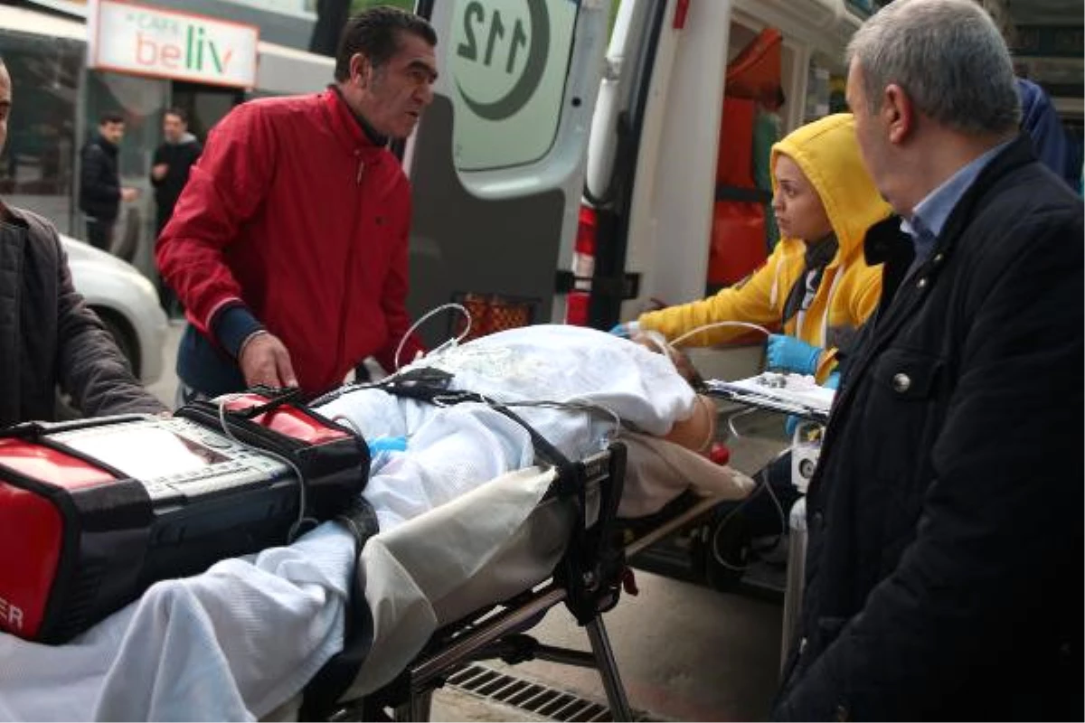 Dha İstanbul -   İbrahim Erkal İçin Hastane Önünde Gözyaşı