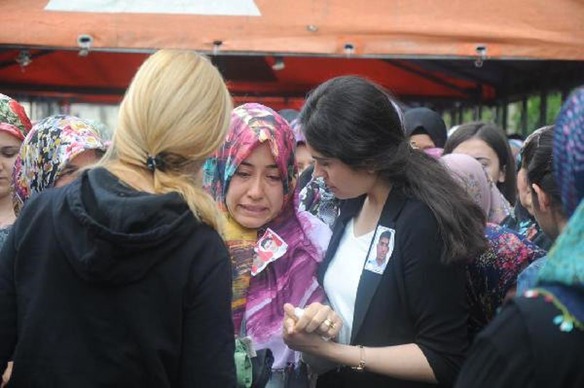 Diyarbakır Şehidi Polis Memuru Toprağa Verildi