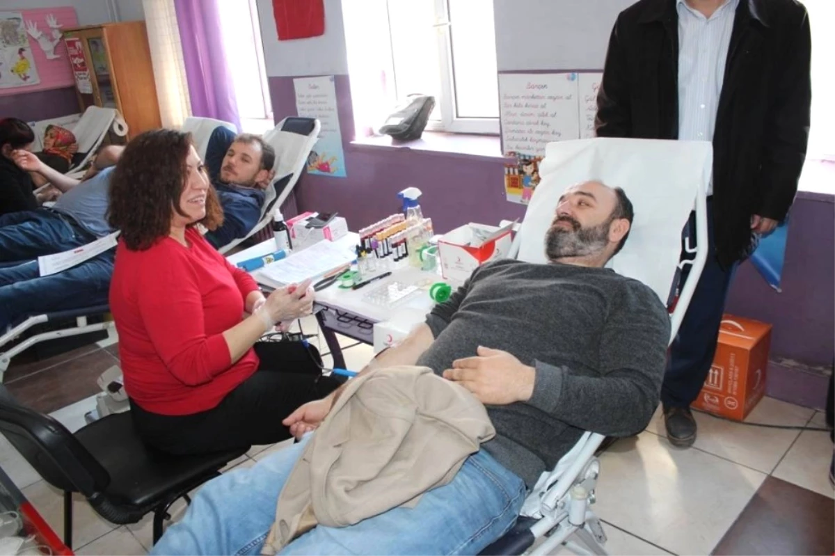 Domaniç\'te Kan Bağışı Kampanyası