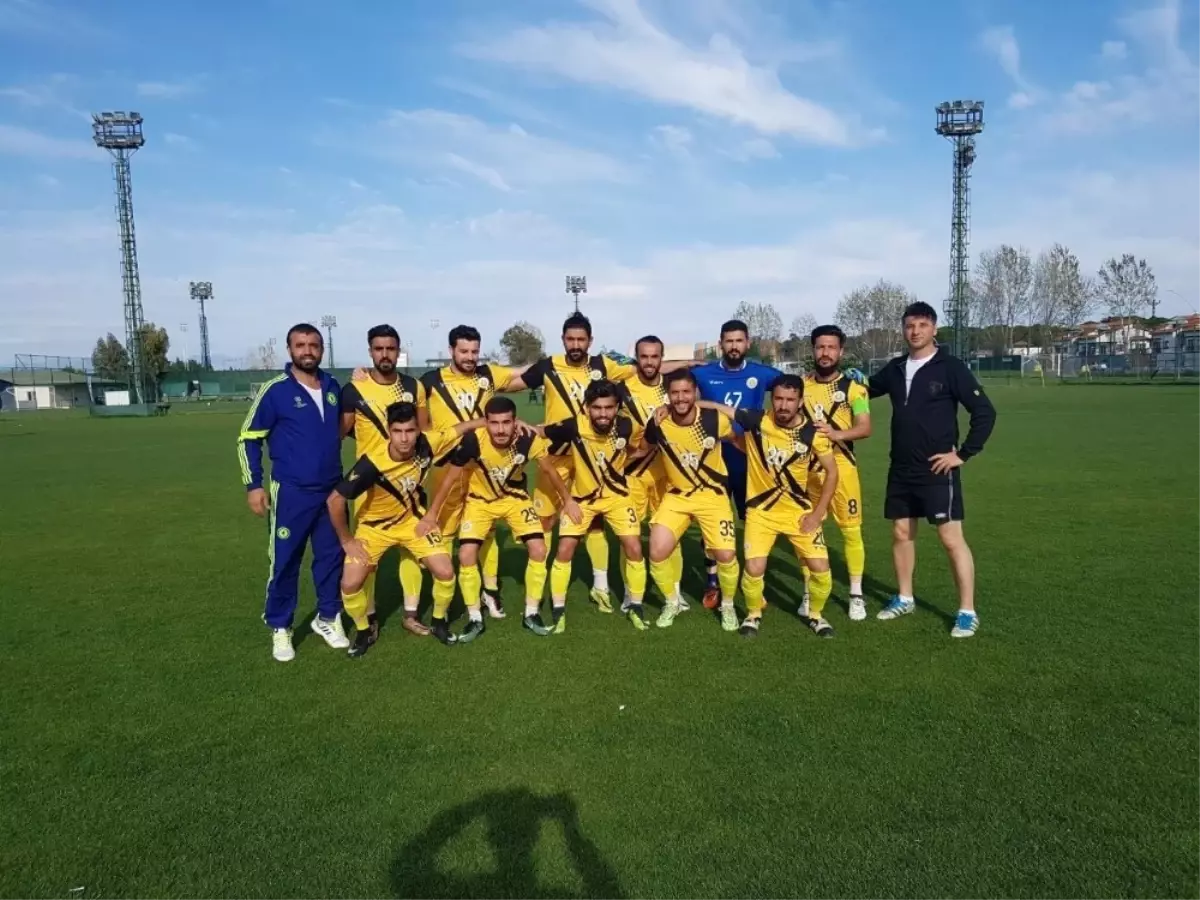 Dü Futbol Takımı Grubunda Birinci Oldu