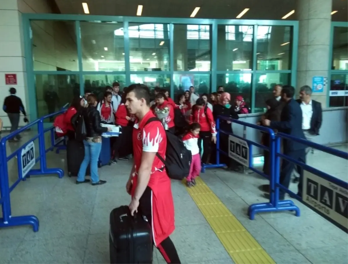 Haltercilere Coşkulu Karşılama