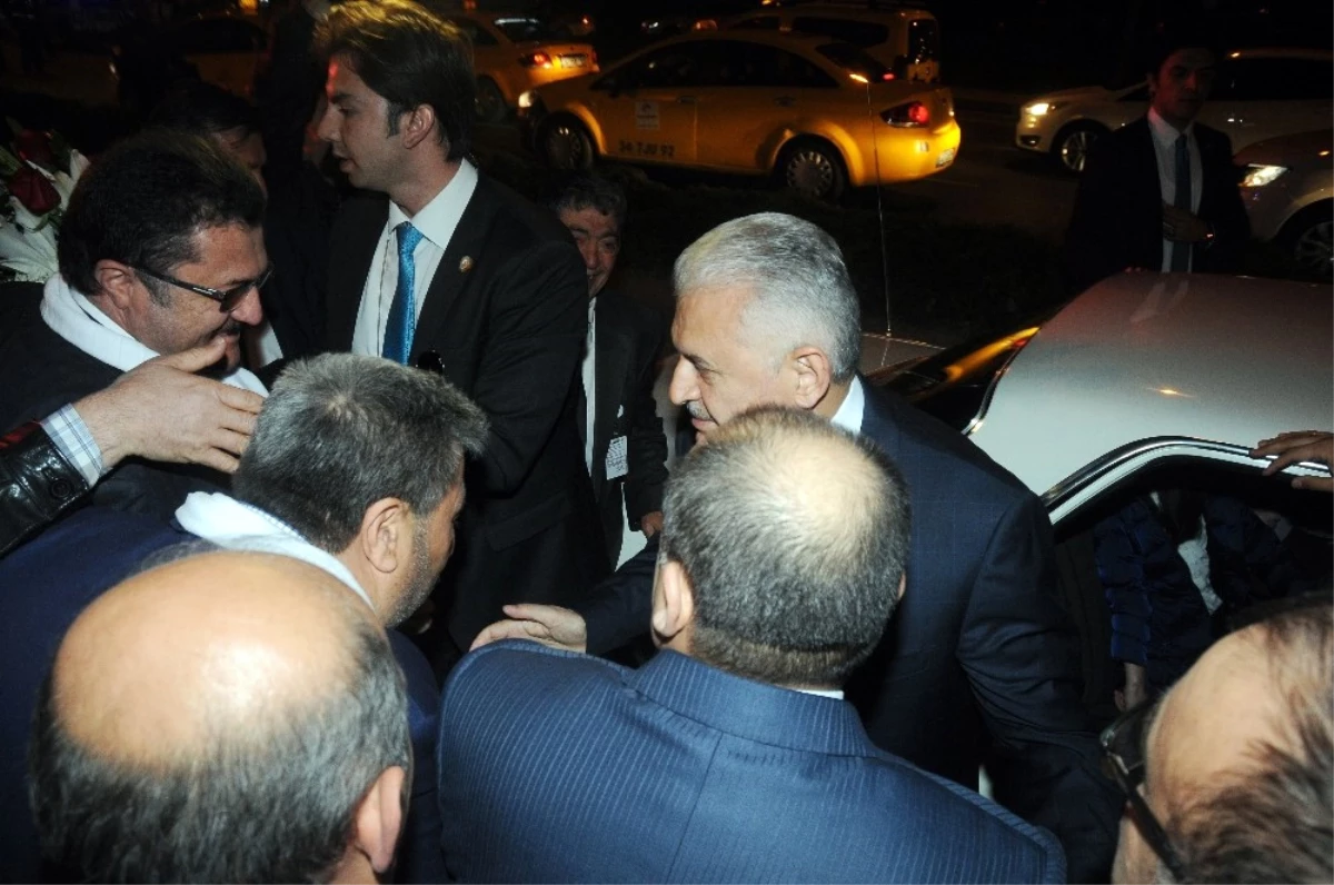 Havalimanı Taksicilerinden Başbakan\'a Konvoylu "Evet" Desteği