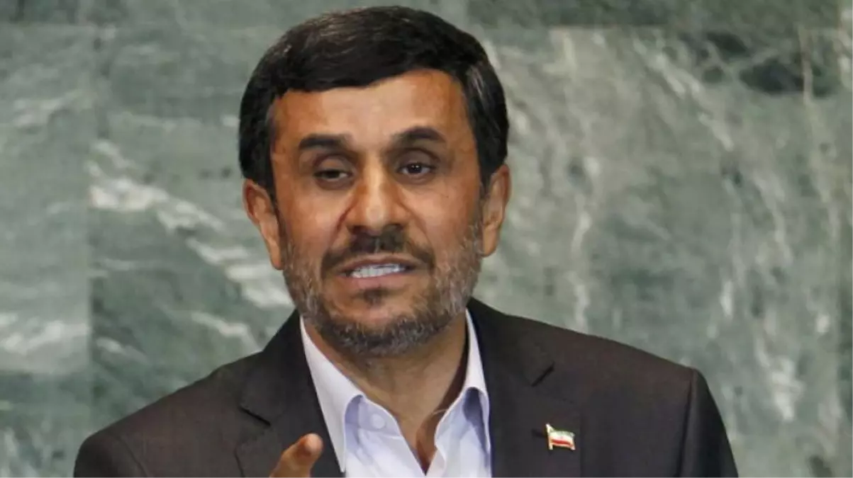 İran\'da Sürpriz Gelişme! Ahmedinejad Cumhurbaşkanlığına Yeniden Adaylığını Koydu