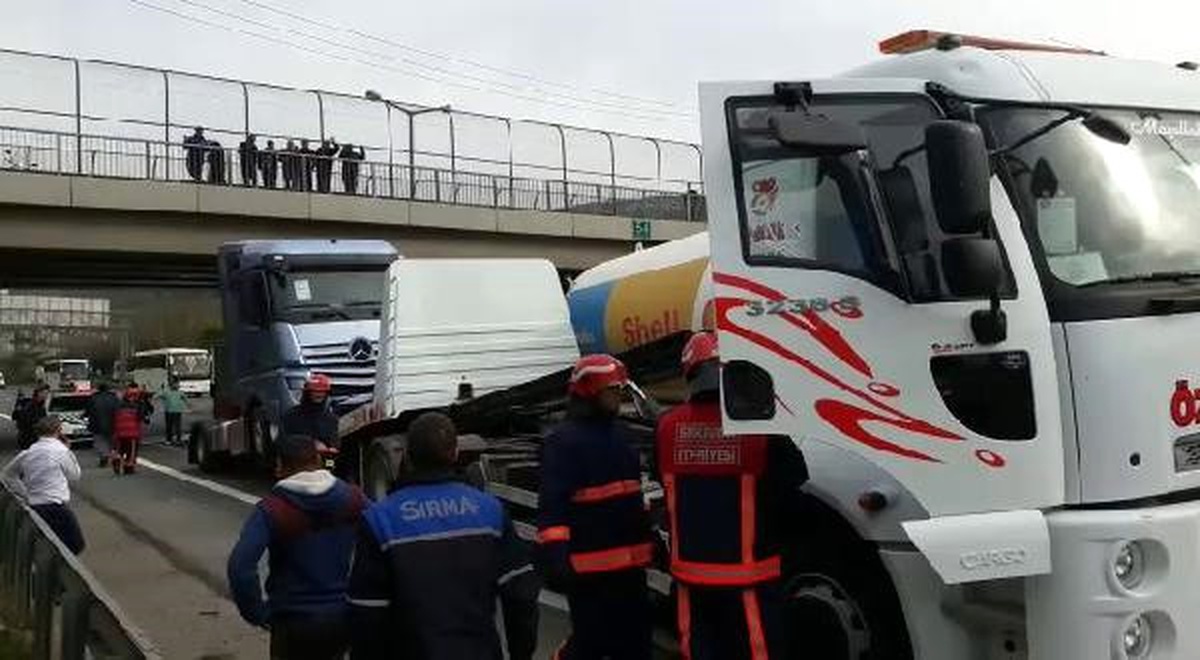 Lastiği Patlayan Tır\'ı Çekiciye Yüklerken Tankerin Altında Kalıp Öldü
