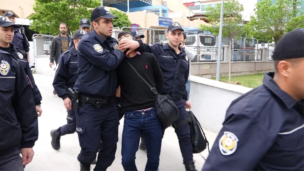 Mersin\'de Polise Bombalı Saldırı Olayında Gözaltına Alınan 18 Kişi Adliyeye Sevk Edildi