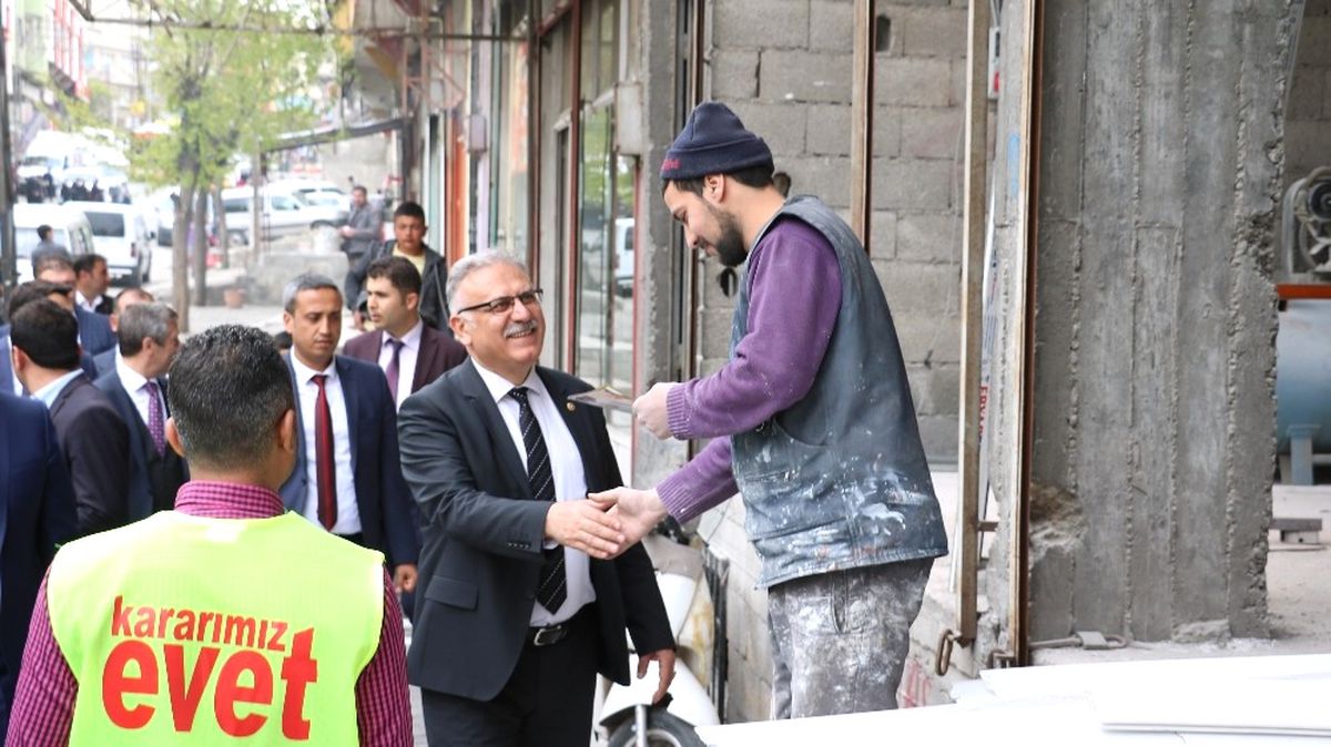 Milletvekili Yüksel, 2 Saatte 5 Kilometre Yol Yürüdü