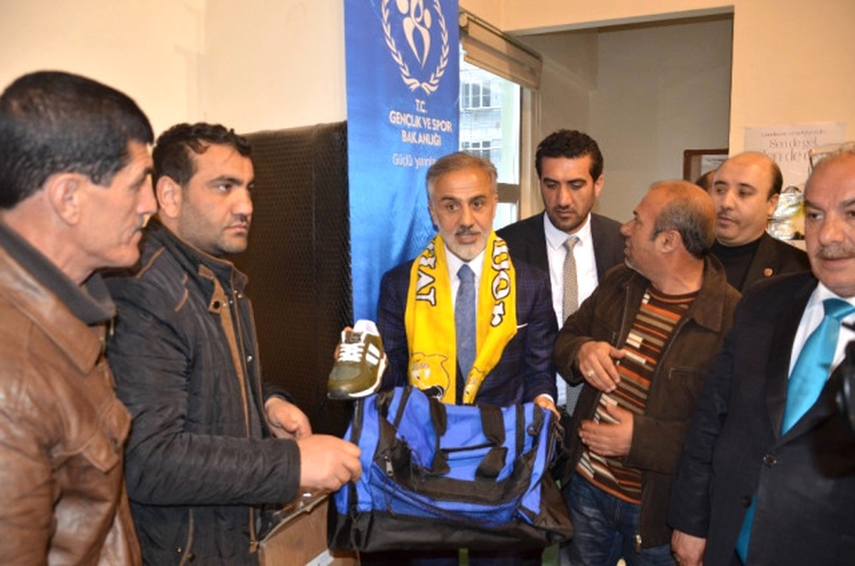 Muşlu İş Adamından Sporculara Malzeme Yardımı