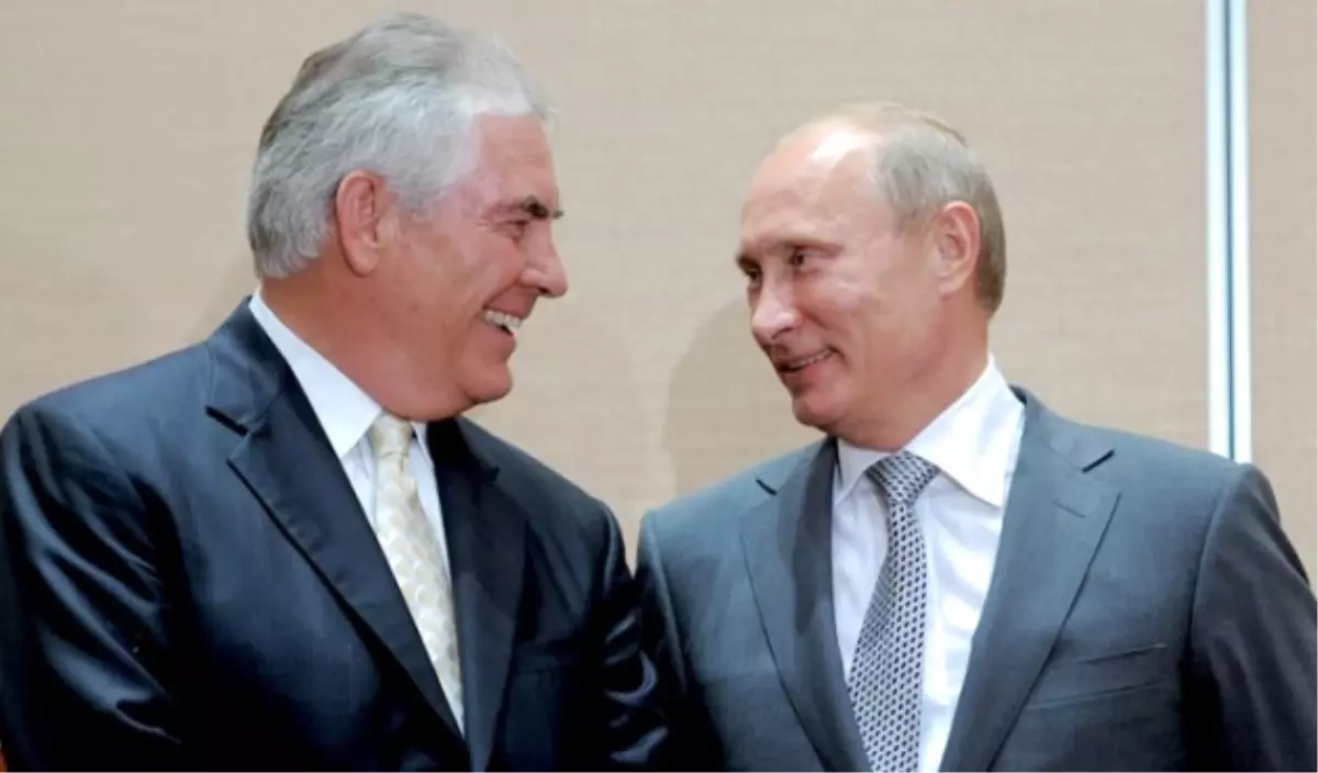 Putin, Tillerson\'ı Kabul Etti