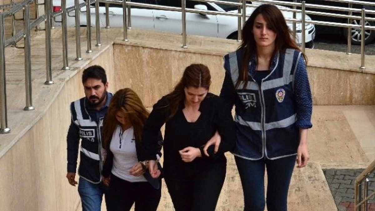 Sahte Kimlikle Cep Telefonu Alırken Yakalandı