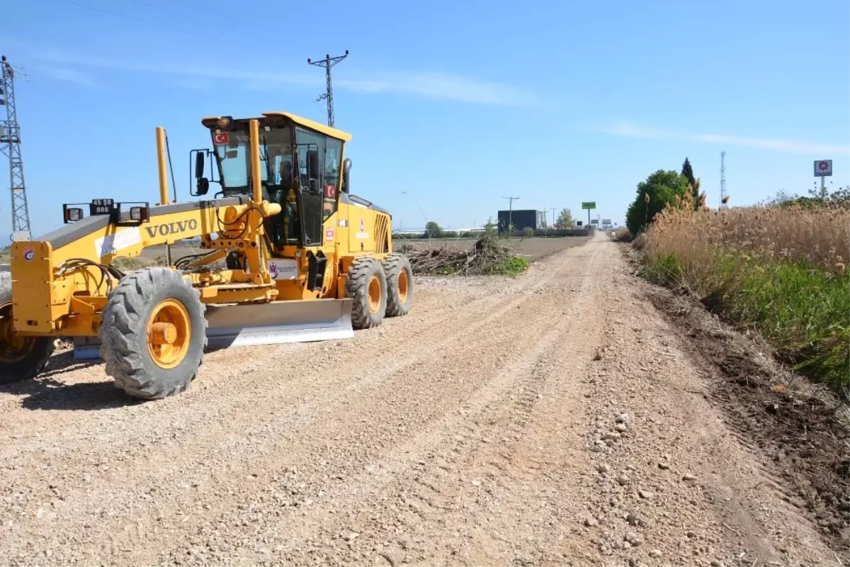 Şehzadeler\'de Ova Yolu Yolu Çalışmaları Sürüyor